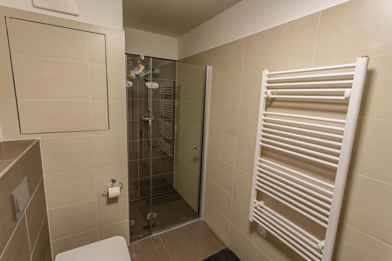 One-Bedroom Apartment,1041431662:JPEG