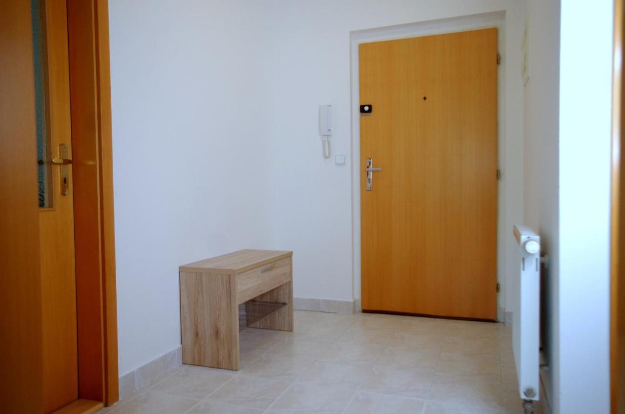 One-Bedroom Apartment,1056688741:JPEG