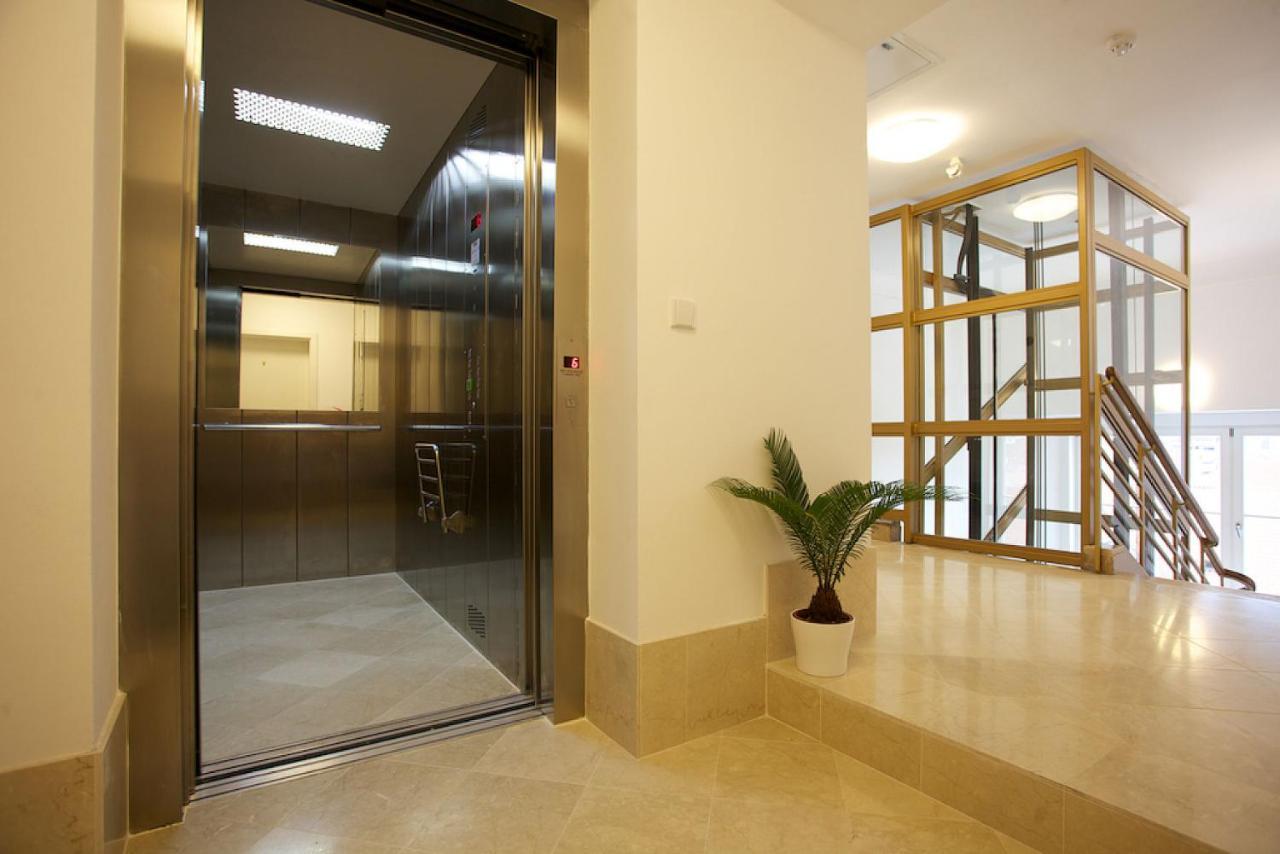 Two-Bedroom Apartment Terrace,1068510046:JPEG