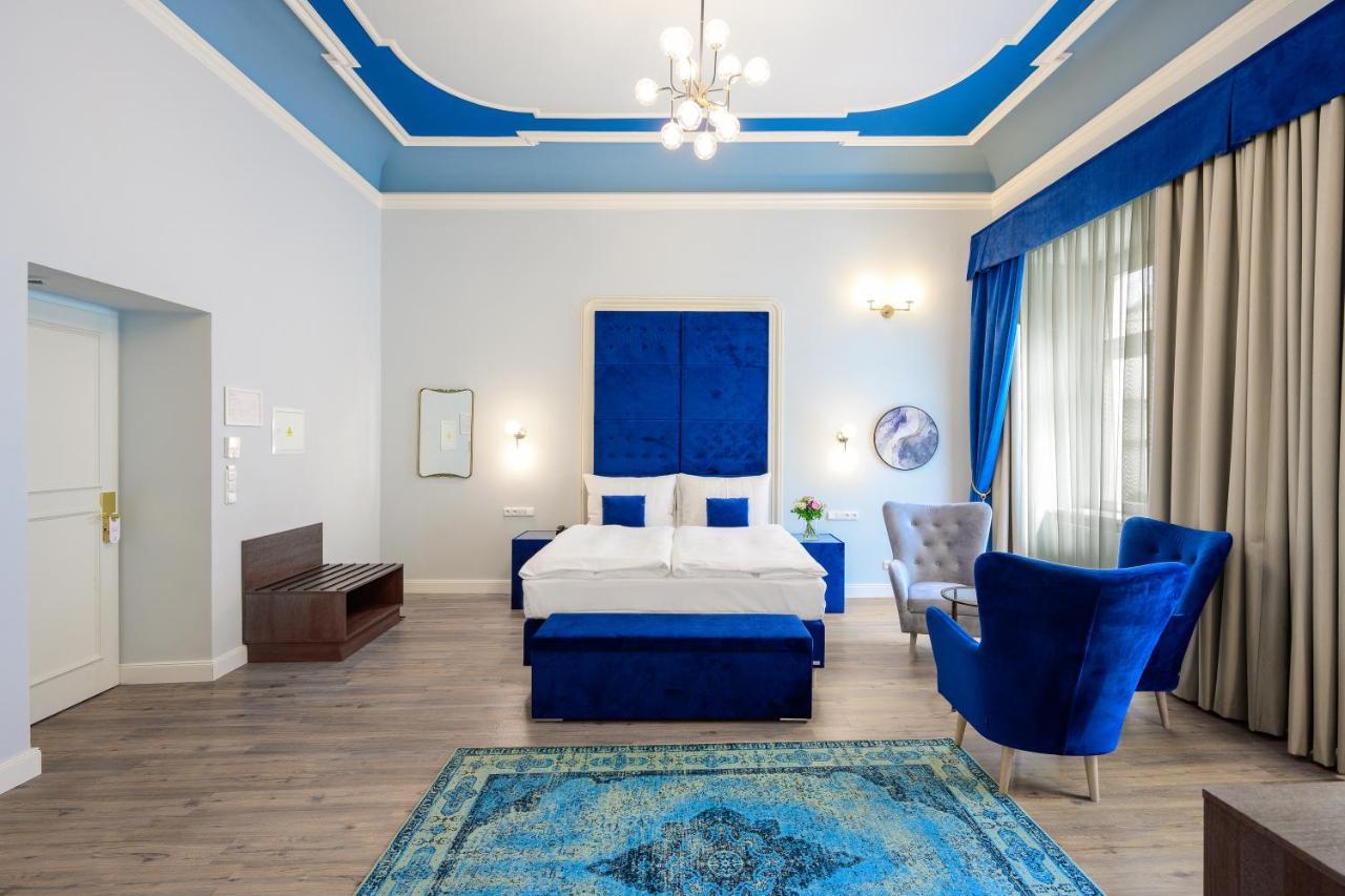 Suite Familiare con Vista Strada