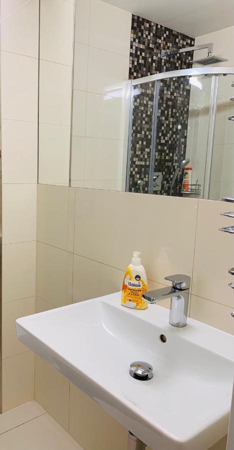 One-Bedroom Apartment,1159039394:JPEG
