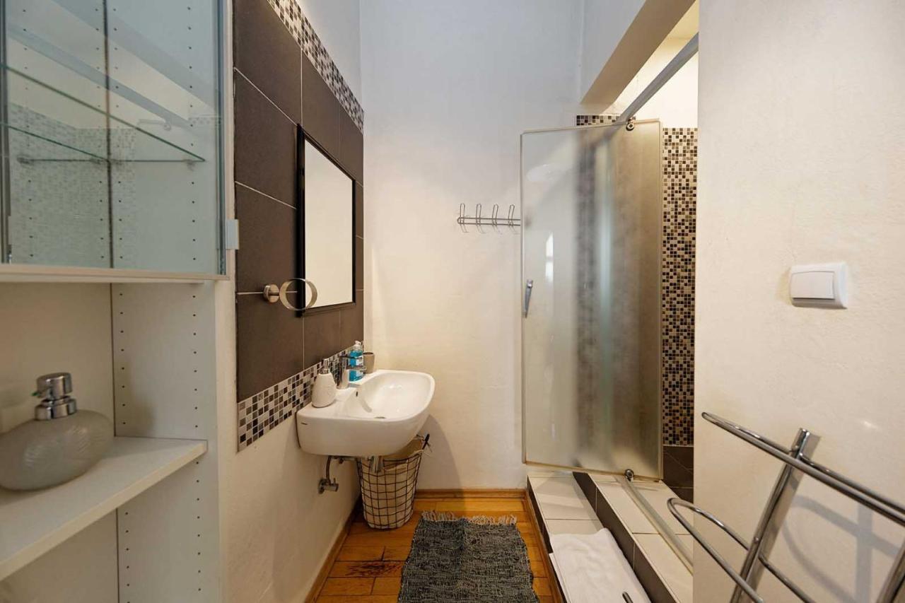 One-Bedroom Apartment,1167328315:JPEG