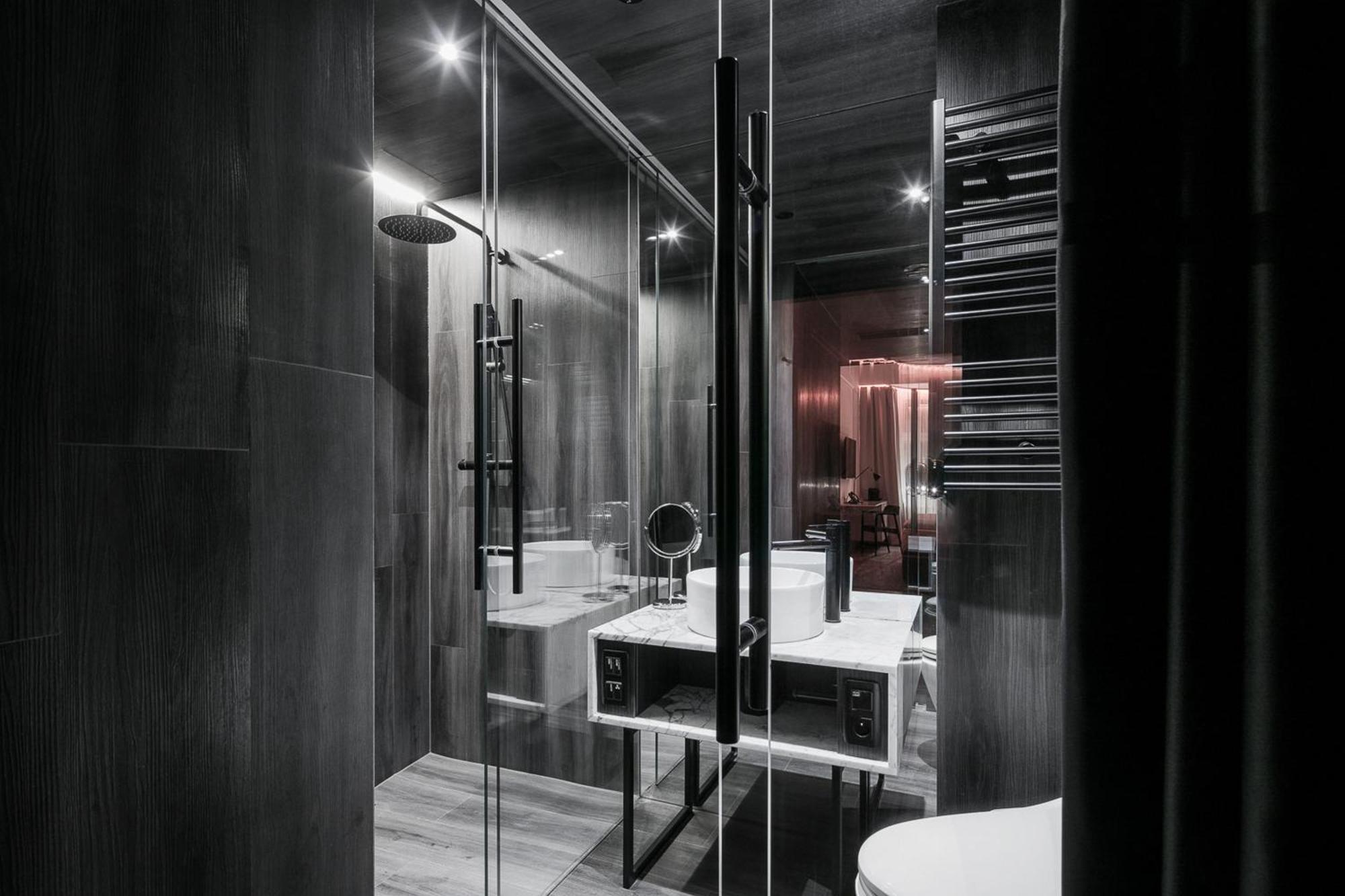 Apartament typu Junior Suite z tarasem i wanną z hydromasażem
