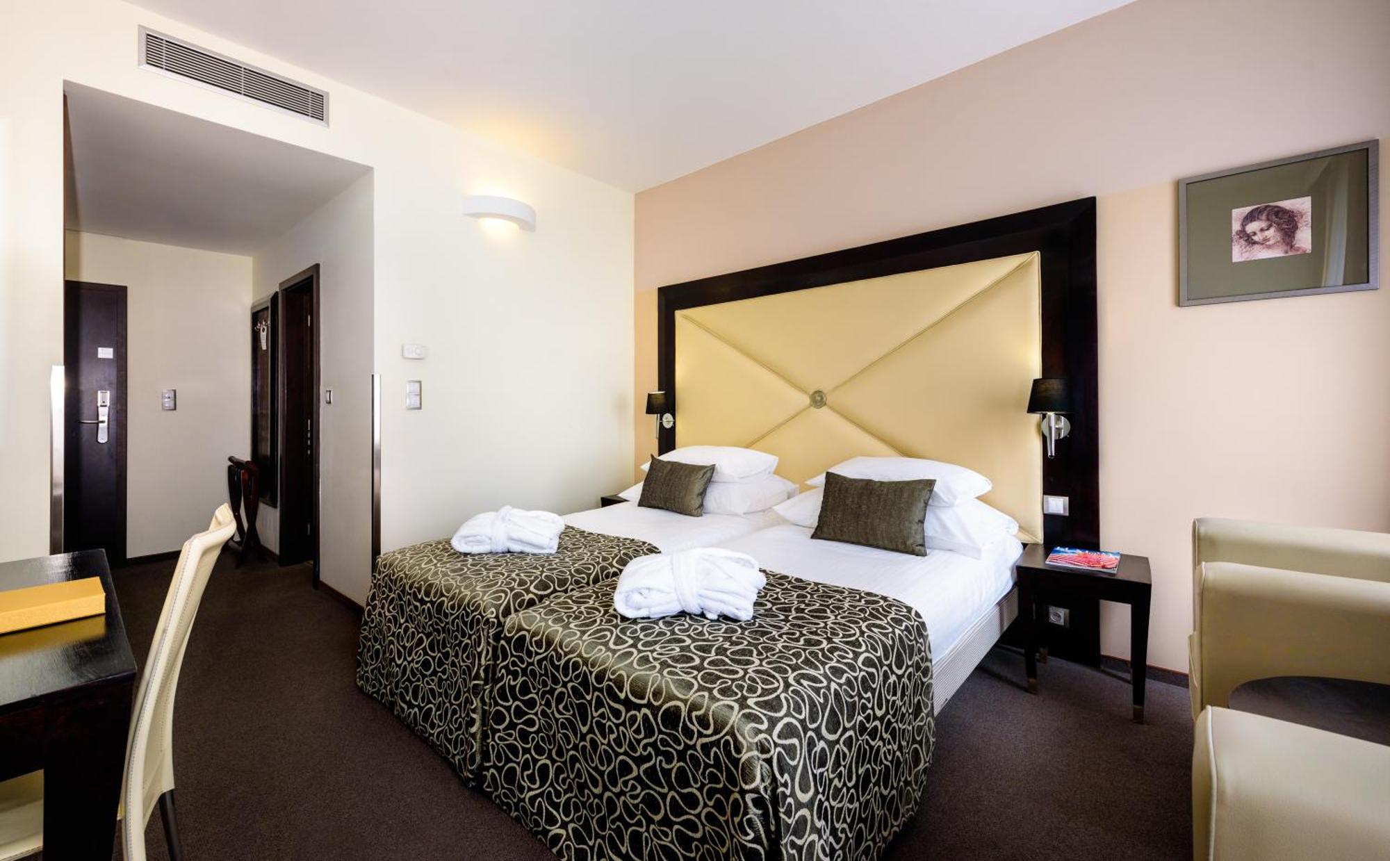 Camera Matrimoniale con Letto Supplementare