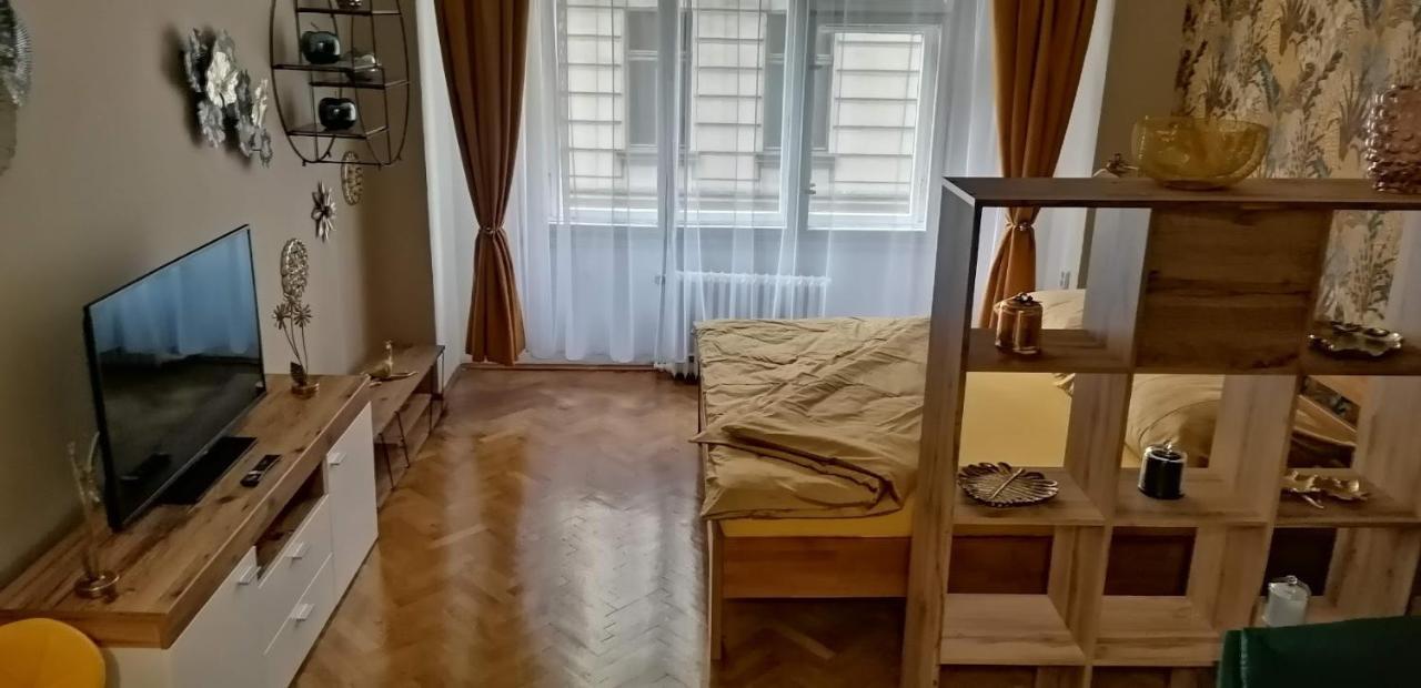 One-Bedroom Apartment,1289317732:JPEG