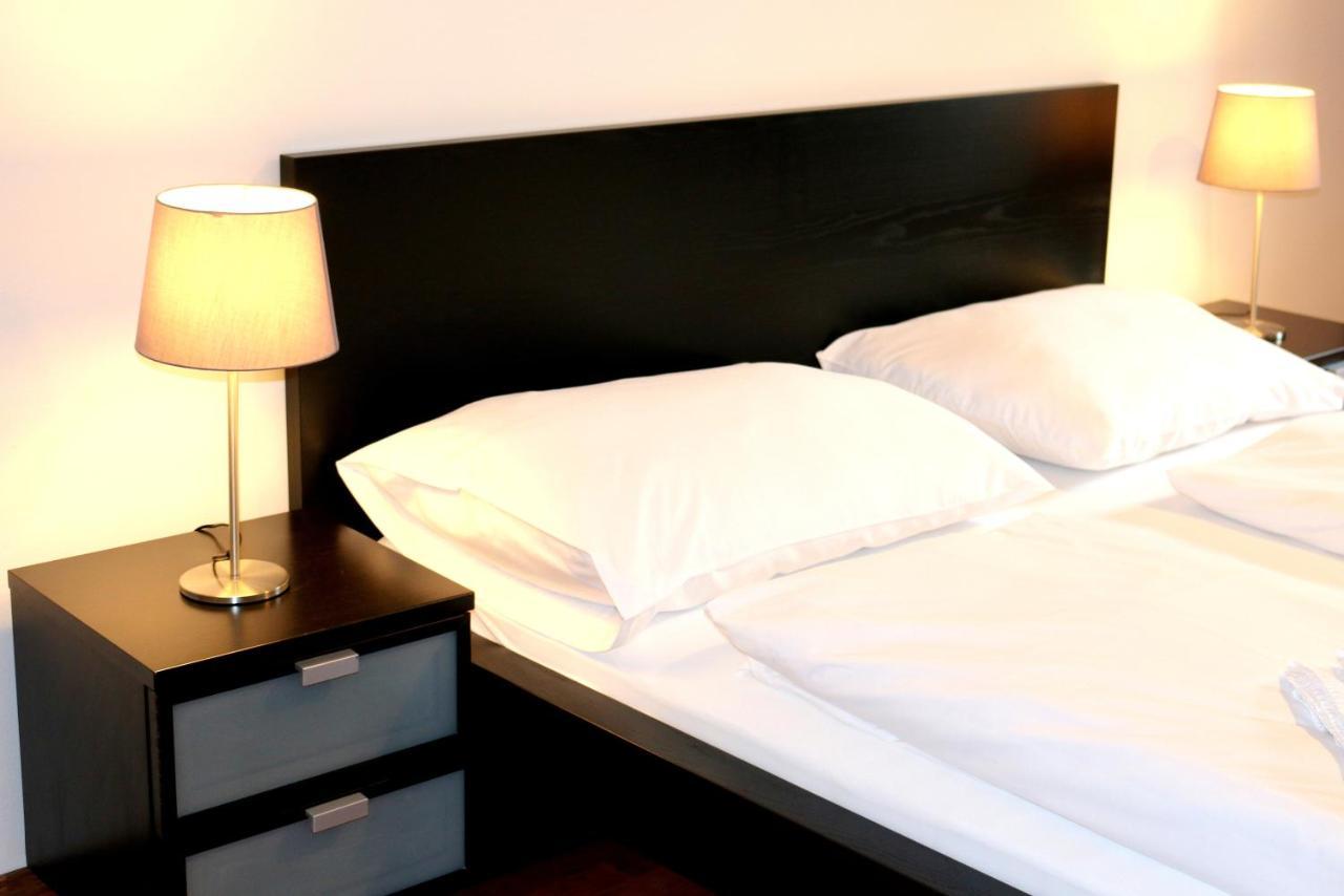 Two-Bedroom Apartment,1305137524:JPEG