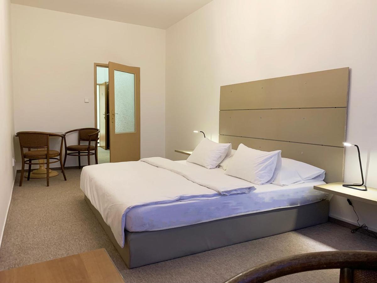 Deluxe Double Room,1366371455:JPEG