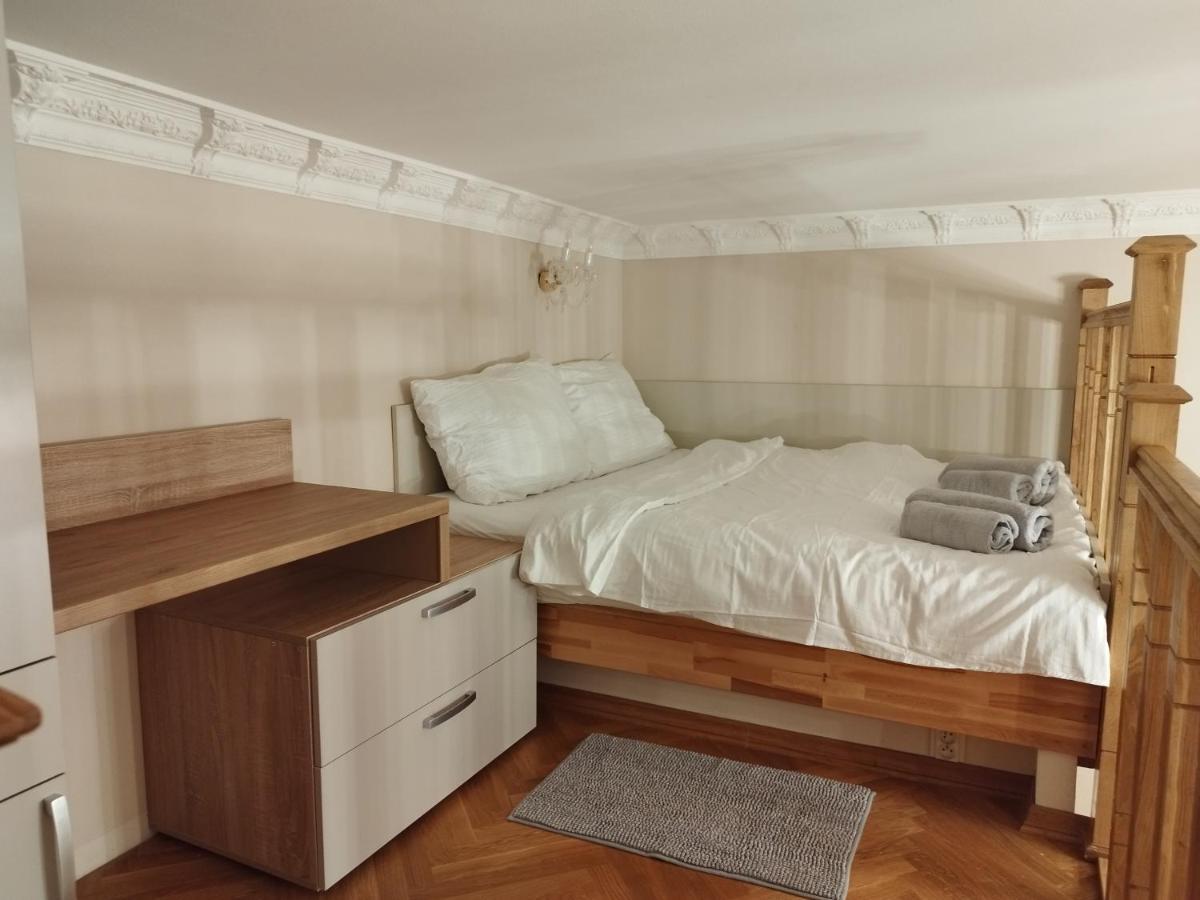 One-Bedroom Apartment,1494230962:JPEG