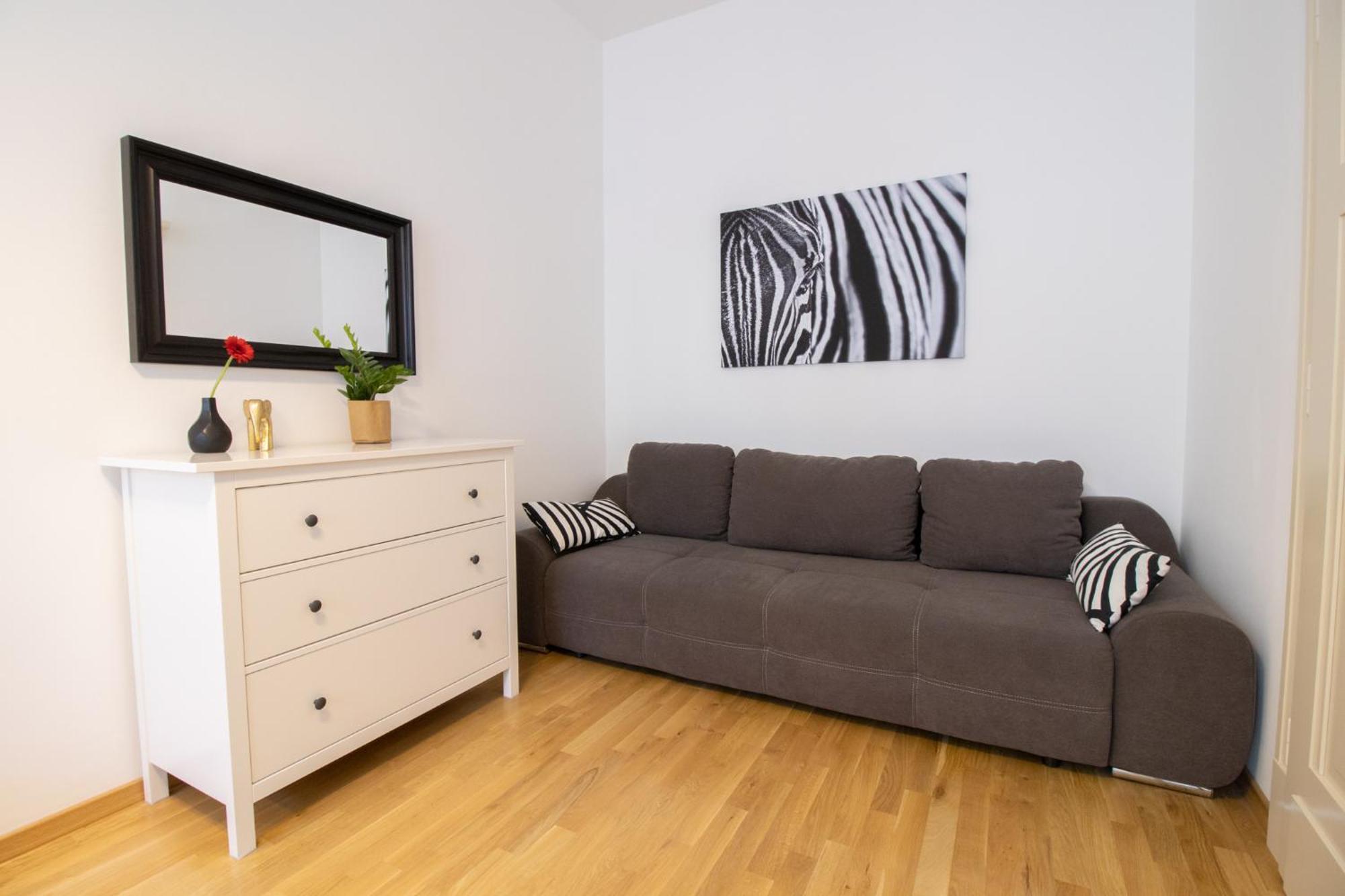 Deluxe Apartment,1550562913:JPEG