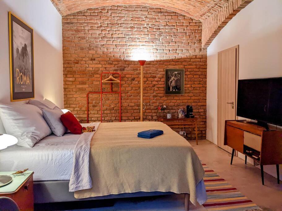 One-Bedroom Apartment,1566285715:JPEG