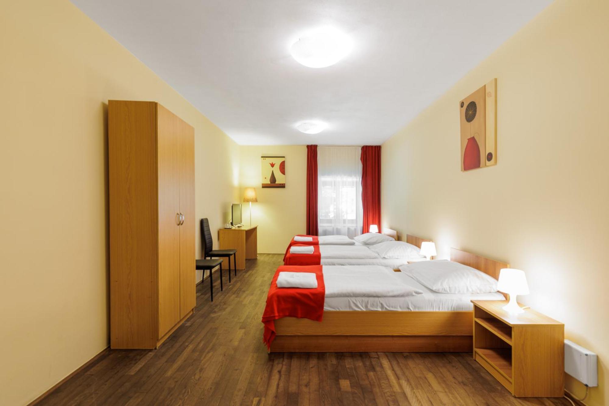 Triple Room,1765855919:JPEG