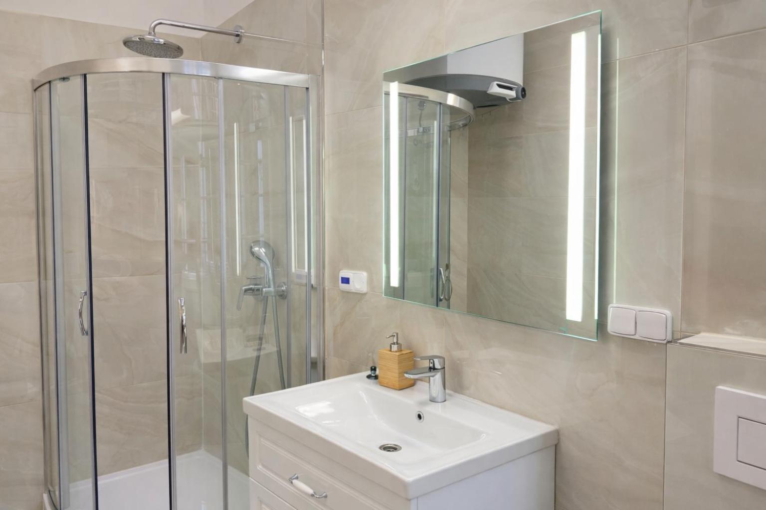 Appartamento Tranquillo con 2 Camere da Letto