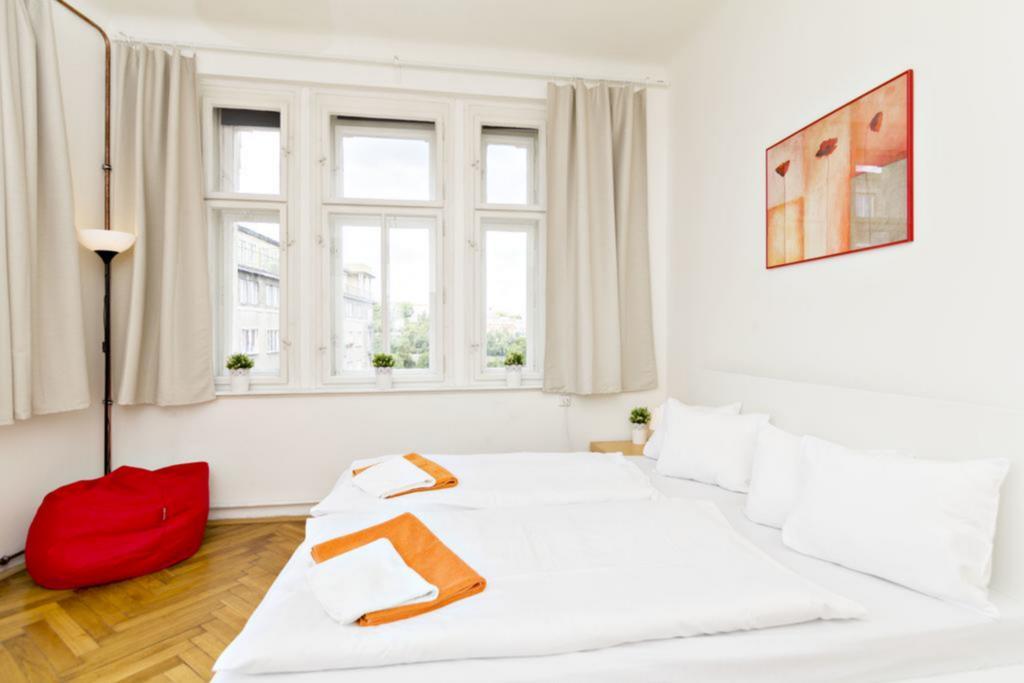 One-Bedroom Apartment,643961610:JPEG