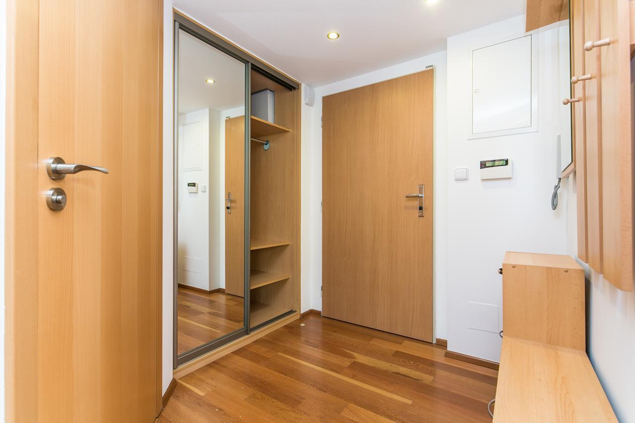 Apartment Split Level,877890596:JPEG