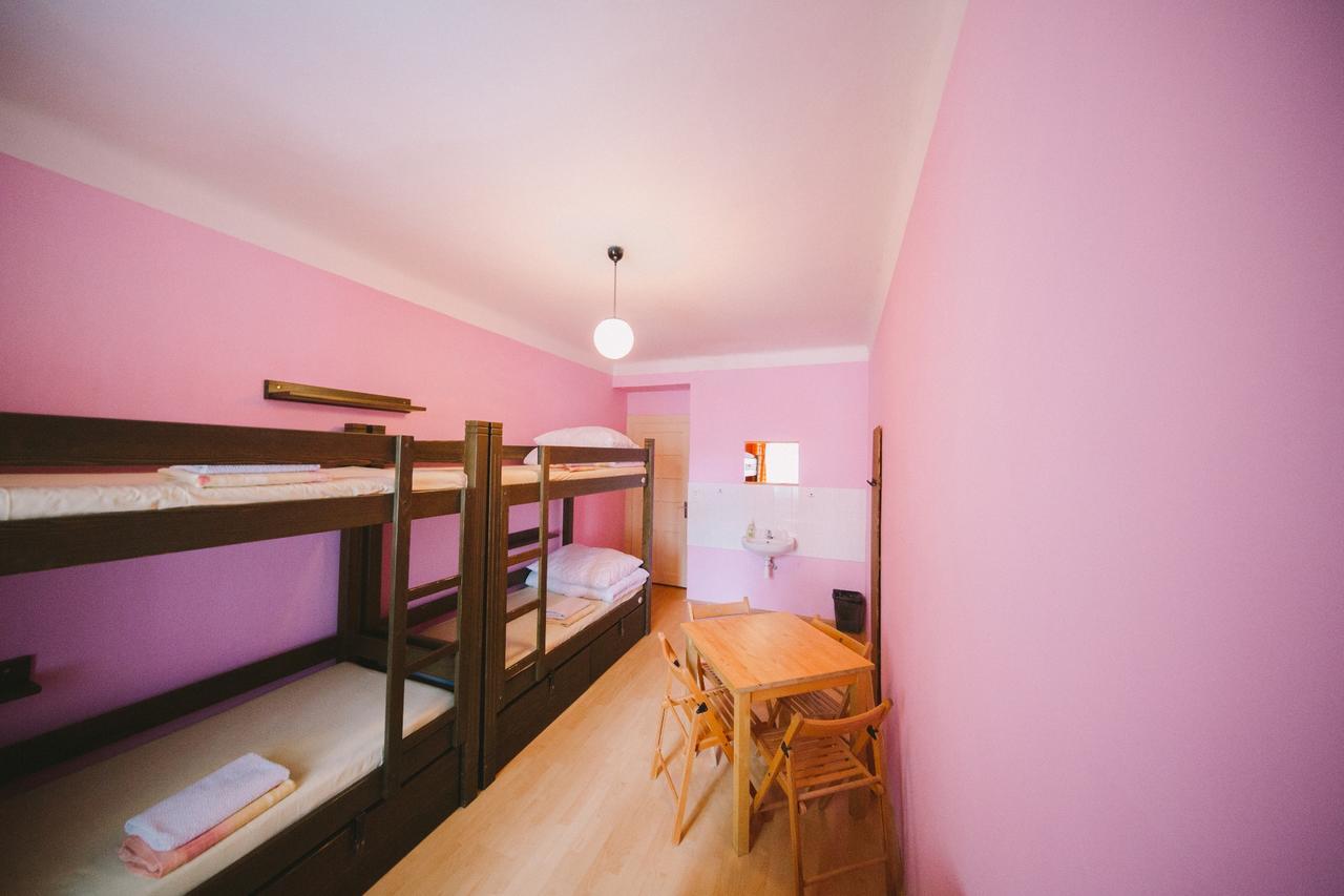 Postel ve 4lůžkovém společném pokoji pro ženy