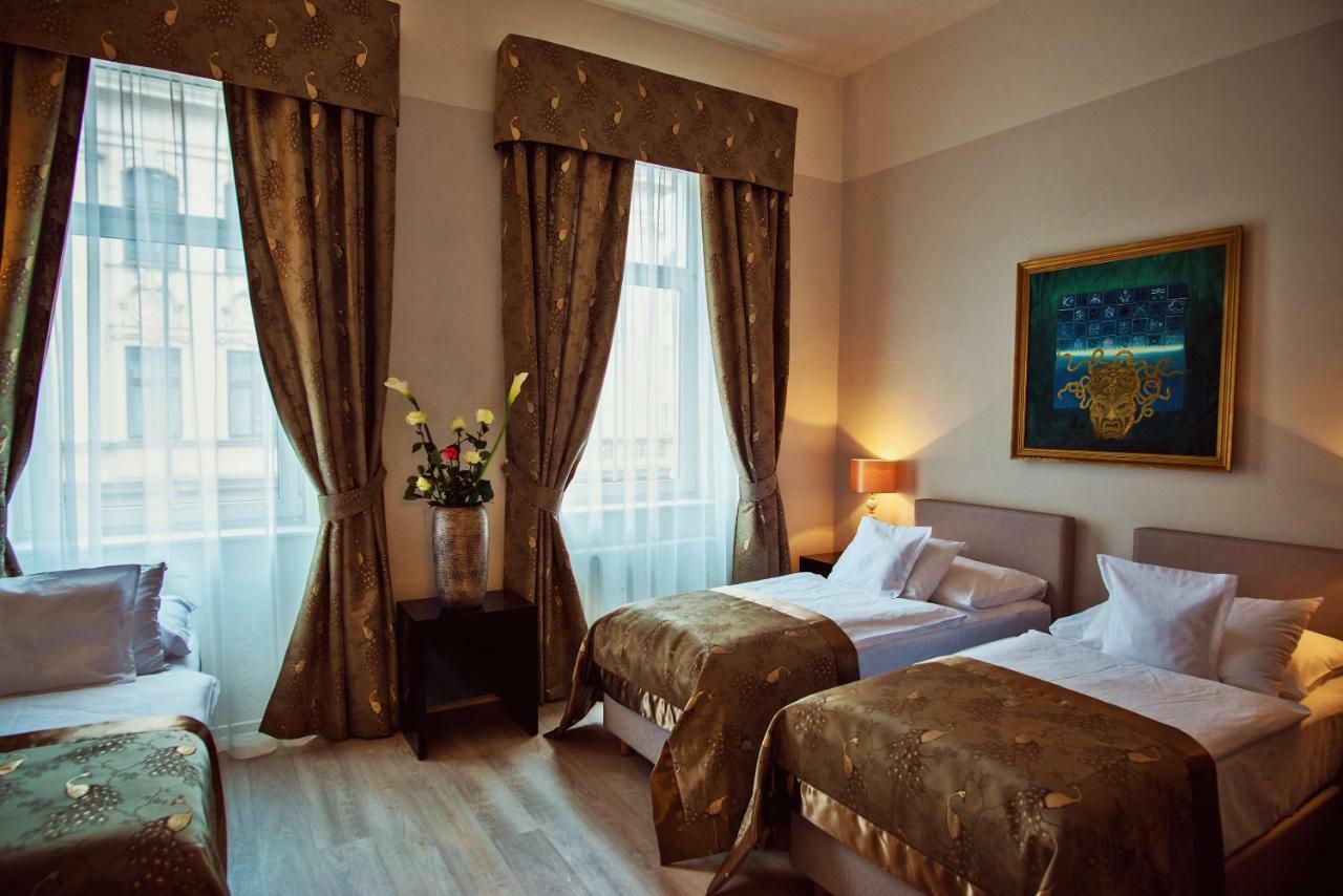 Triple Room,1586822526:JPEG