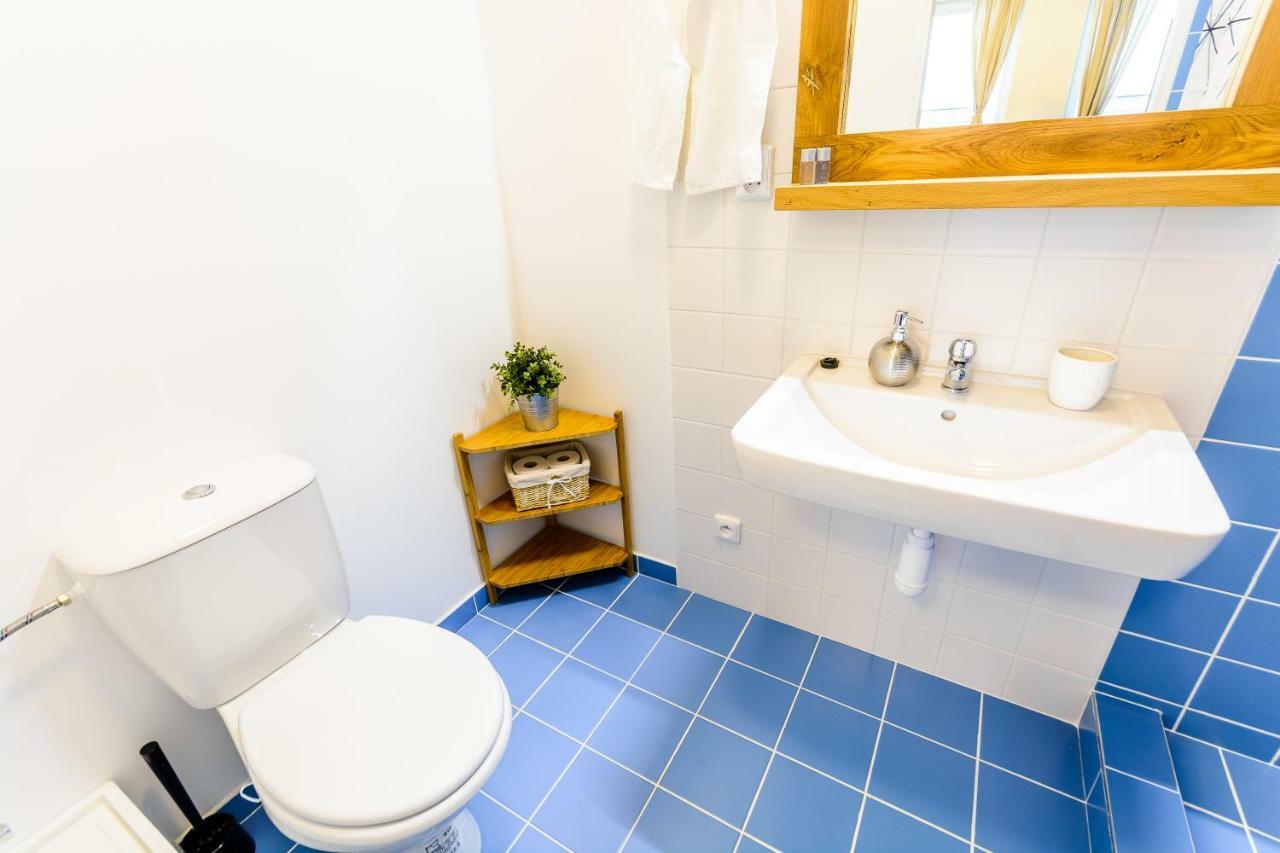 Studio Apartment,871041116:JPEG