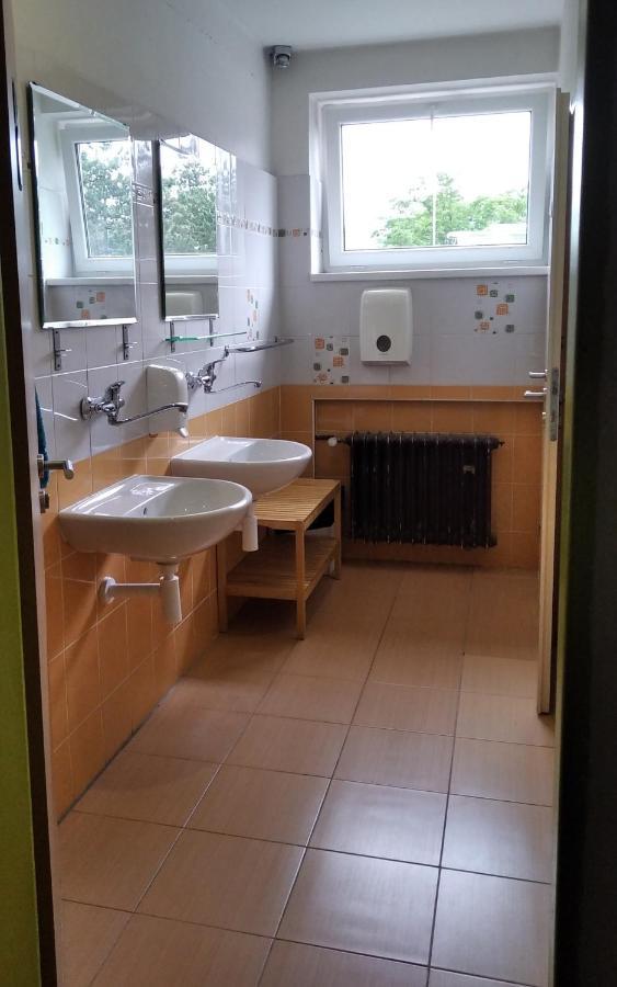Standard szoba 2 külön ággyal - közös fürdőszobával