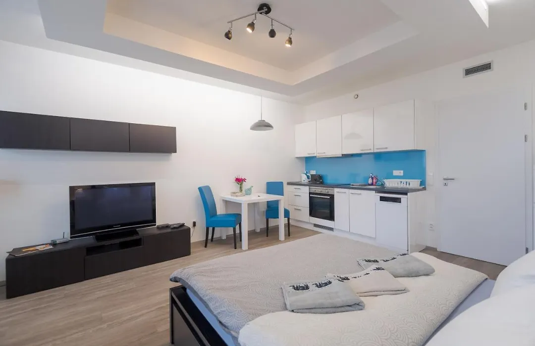Bright Studio, 10Min Centre, Free Parking-1