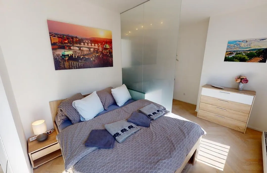 Onsite Free Garage Parking, 10Min Centre By Bus-1