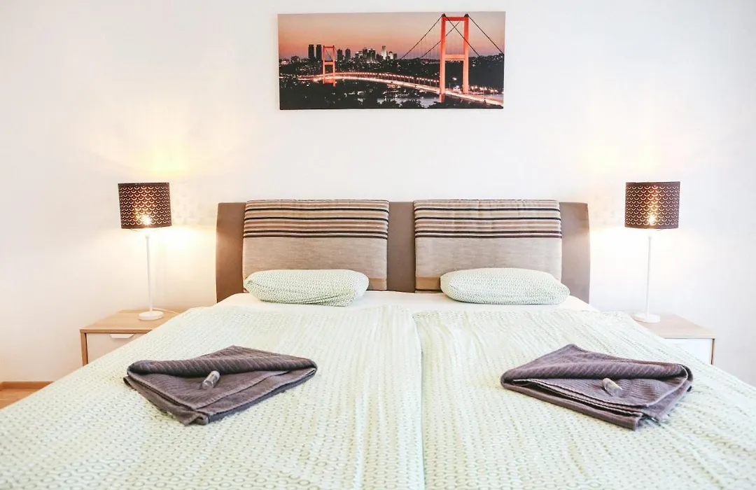 Sunny Apartment-1