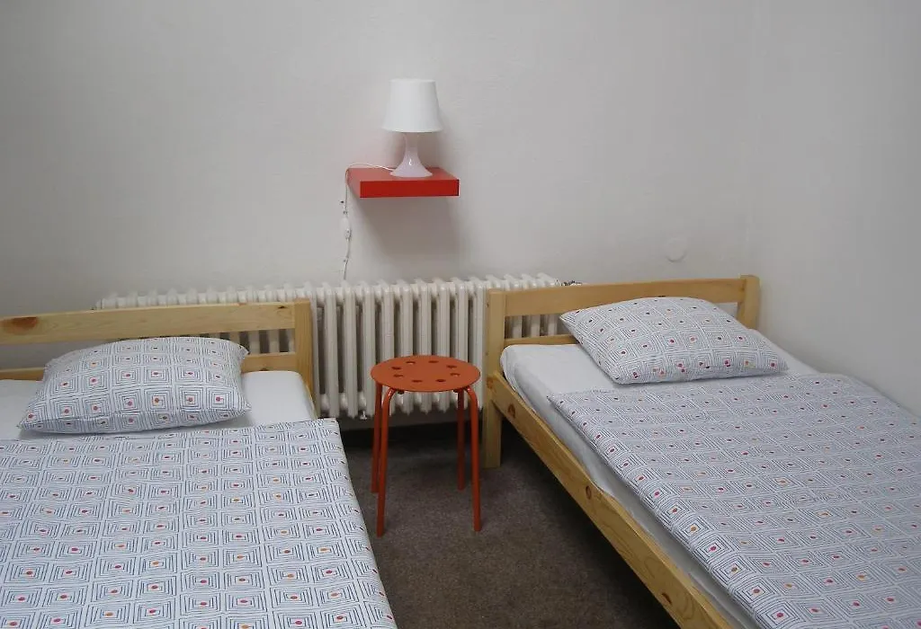 Hostel Praha Ladvi-1