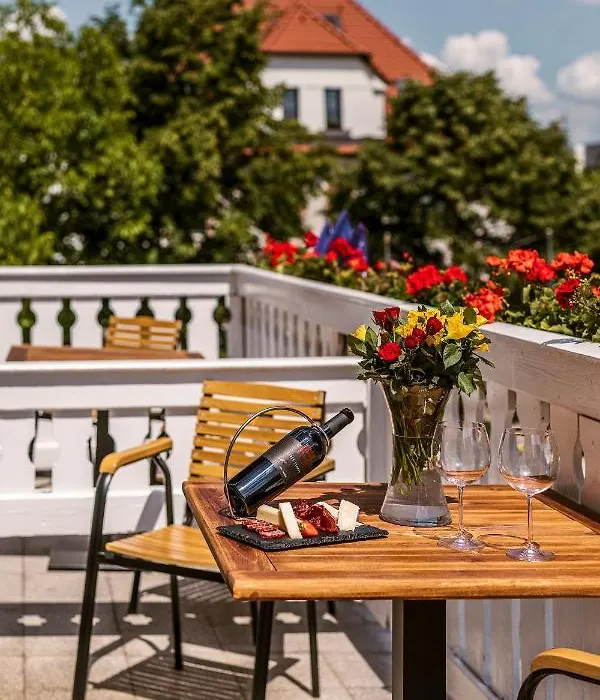 Prague Hotel Carl-Inn L Restaurant & Parking-1