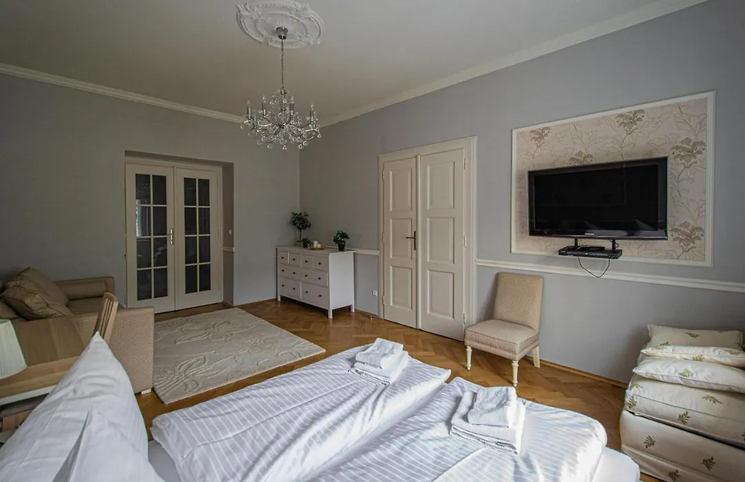 Luxury Central 150M2 Apartment On Wencelas Square With Private Garage-1