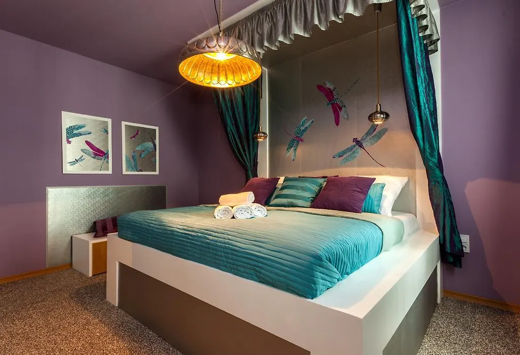 Lovely Prague Apartments - Truhlarska-1