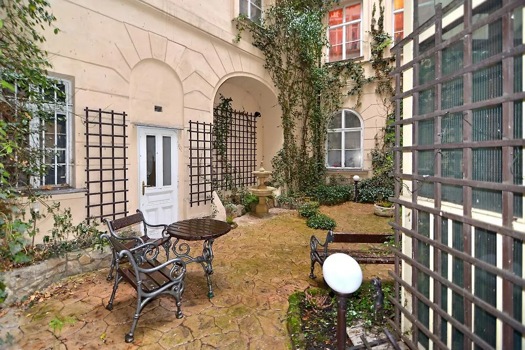 Historic Centre Apartments IV-1