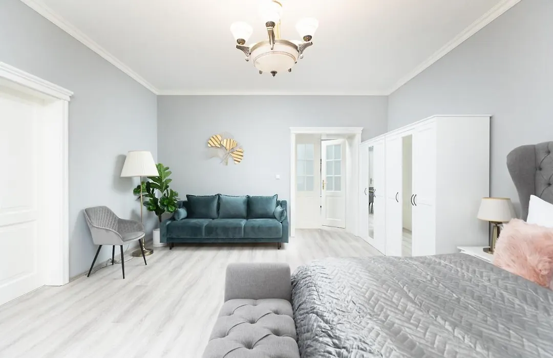 Luxury Central 150M2 Apartment On Wencelas Square With Private Garage-1