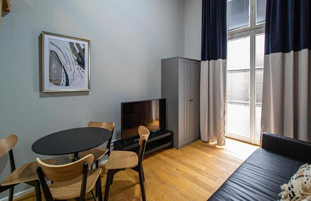 Main Train Station Apartment Close To The The Main Square!-1