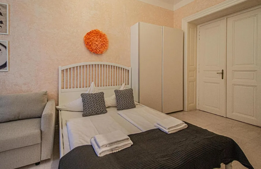 Rose Ruterra Suite-1