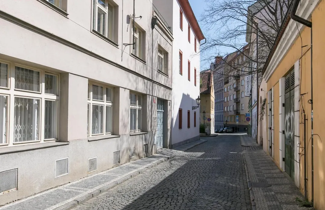 Cozy Apartment In Quiet Courtyard Near Charles Bridge-1