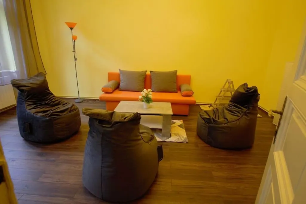 Comfort 2Bedrooms Quite Place!-Vinohrady-1