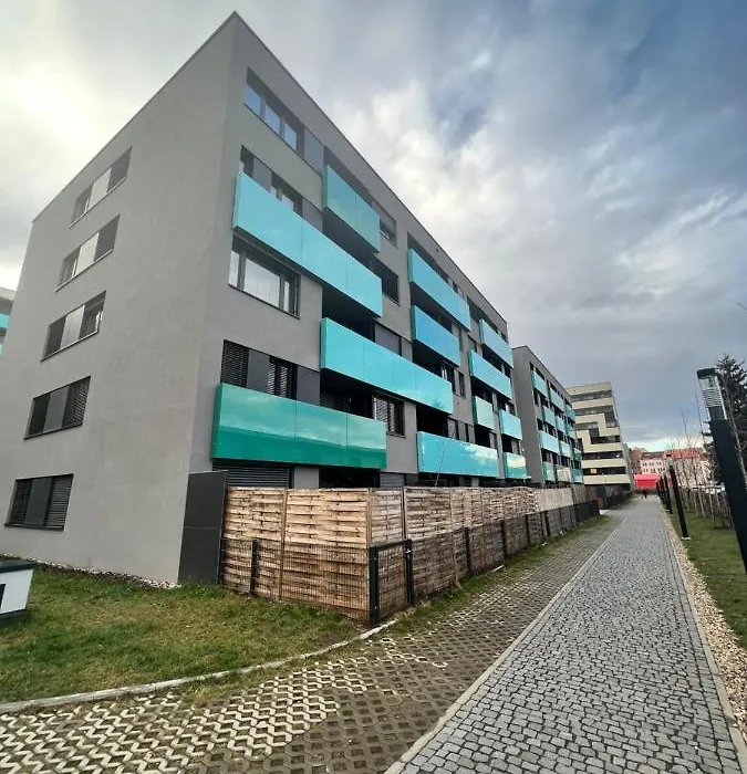 White Pearl Studio With Parking In Holesovice-1