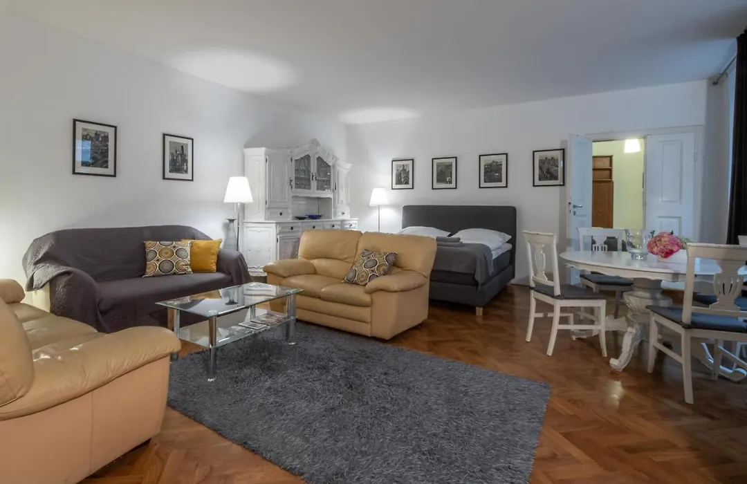 Apartman Carolinum-1