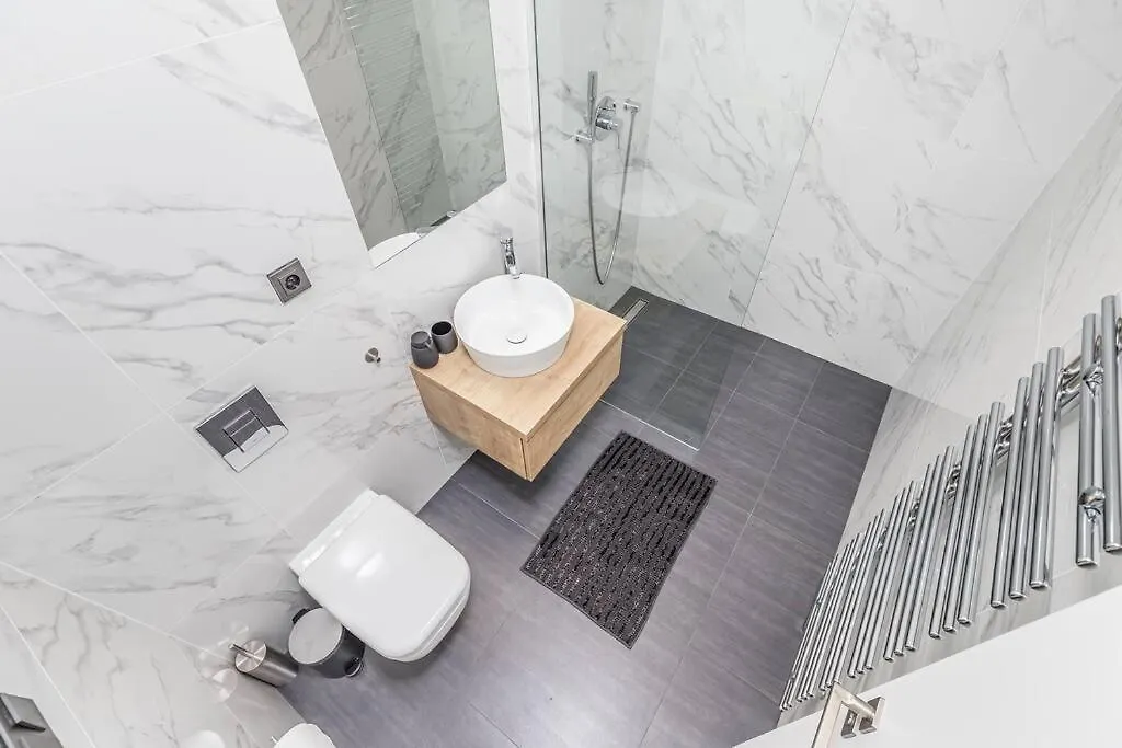 Cozy Quiet New Apartment In Karlin Square-1