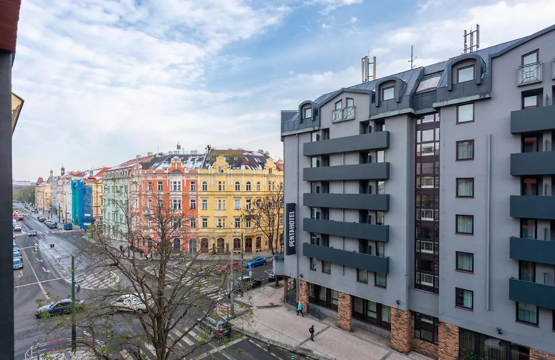 Red Jay Karlin Area Apartment With Garage And Balcony-1