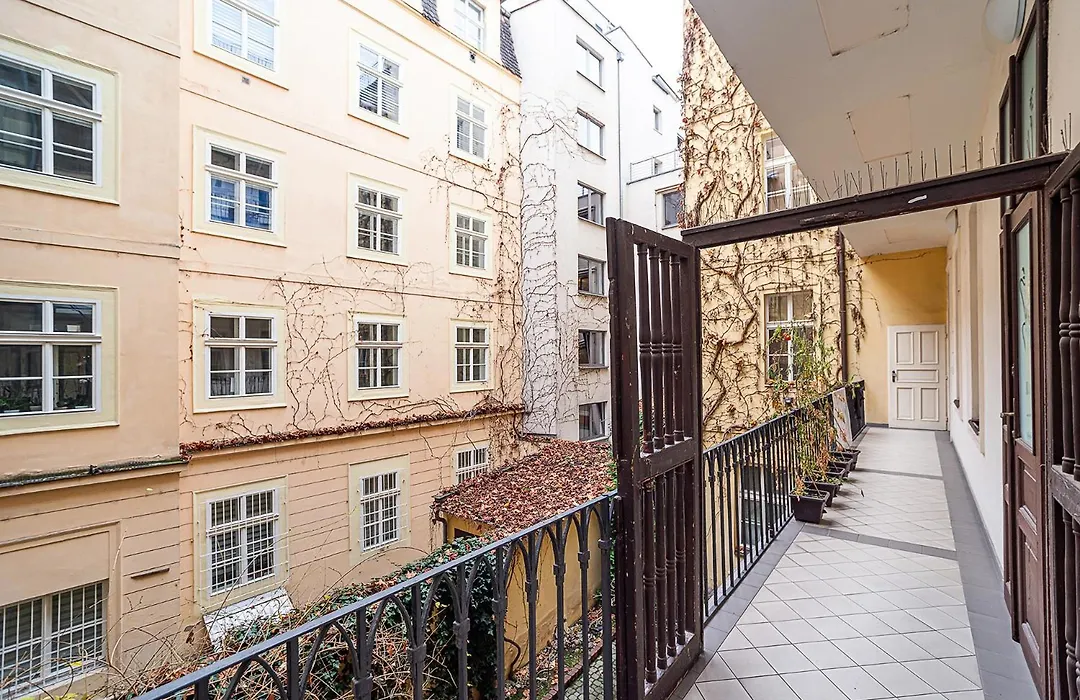 Luxurious Two-Bedroom In The Old Town-1