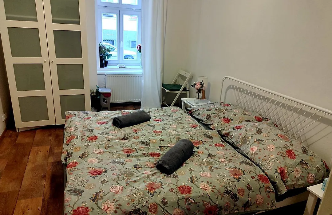 Nice Room With Double Bed In Zizkov - Shared Bathroom-1
