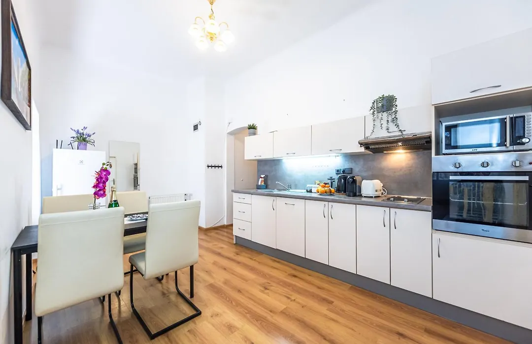 Modern 2Br Apartment 5 Min Walk To Wenceslas Square-1