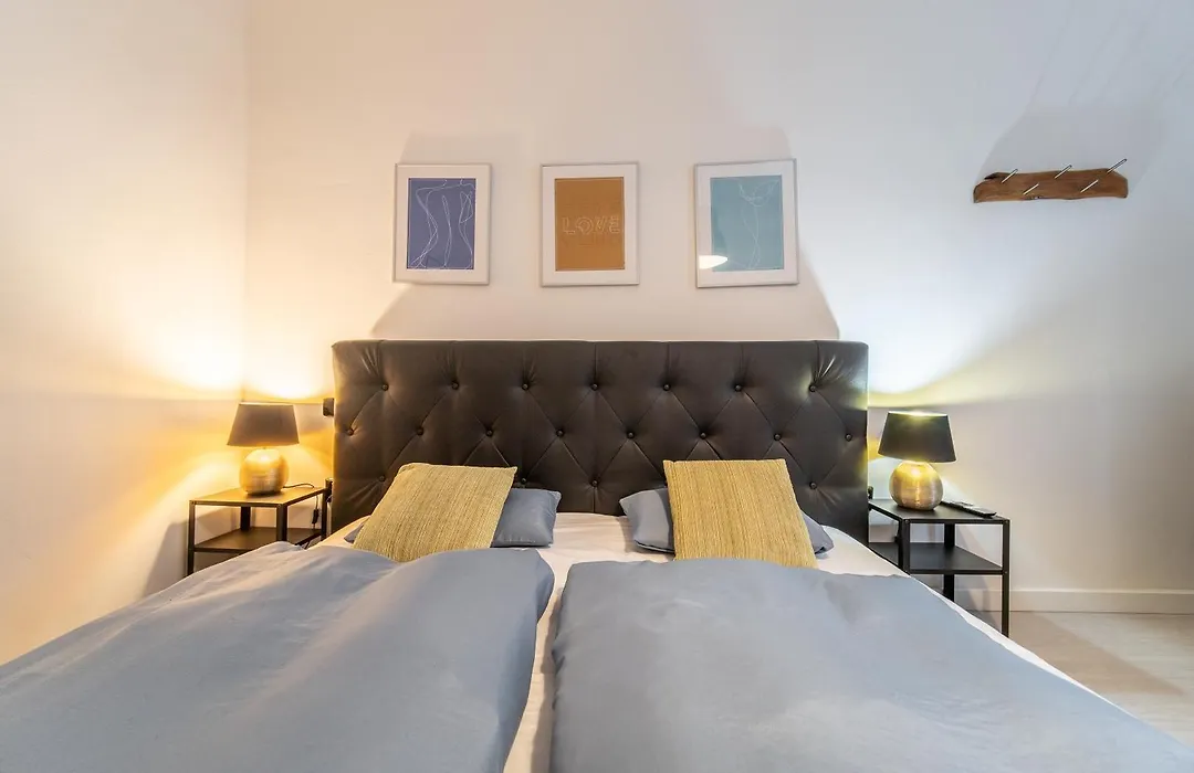Sunny 2Br Apt. On Wenceslas Square With Paid Parking By Easybnb Premium-1