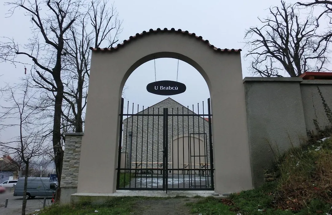 Apartmán u METRA, 4 hosté, parking free, blízko O2 arena-1