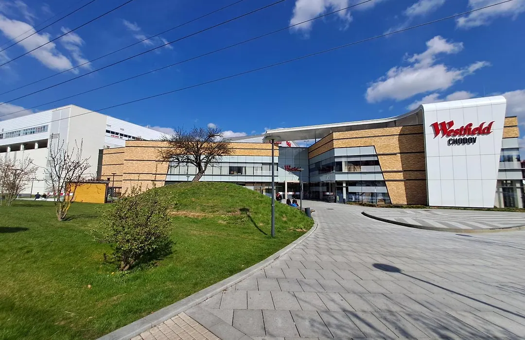 Apartmánový dům se zahradou v klidné části Prahy-1