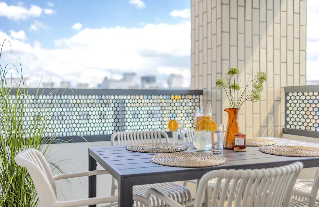 Bright 2Br - 5Th Floor, Balcony, Free Parking By Gravity Prague-1