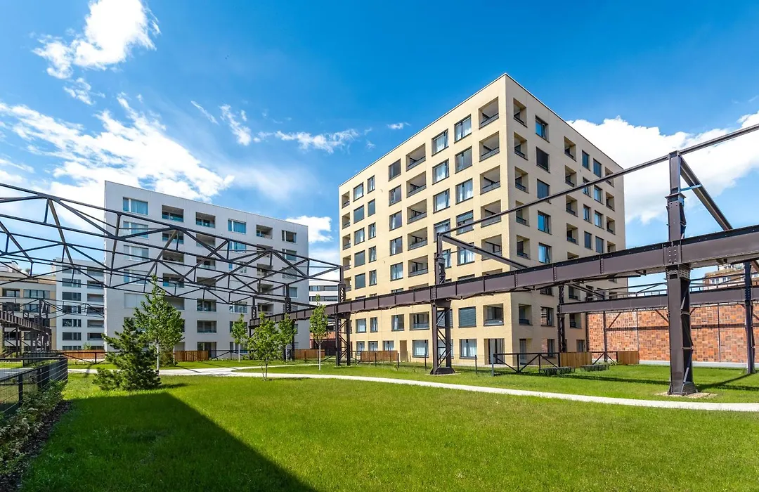 Bright 2Br - 5Th Floor, Balcony, Free Parking By Gravity Prague-1