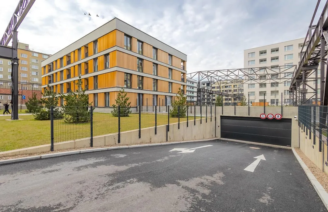 Design Apartment - Balcony, Free Parking, Yoga, 10 Mins To Center, By Gravity Prague-1