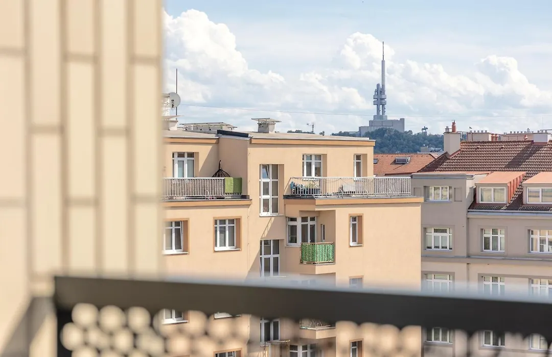 Bright 2Br - 7Th Floor, Balcony, Free Parking By Gravity Prague-1