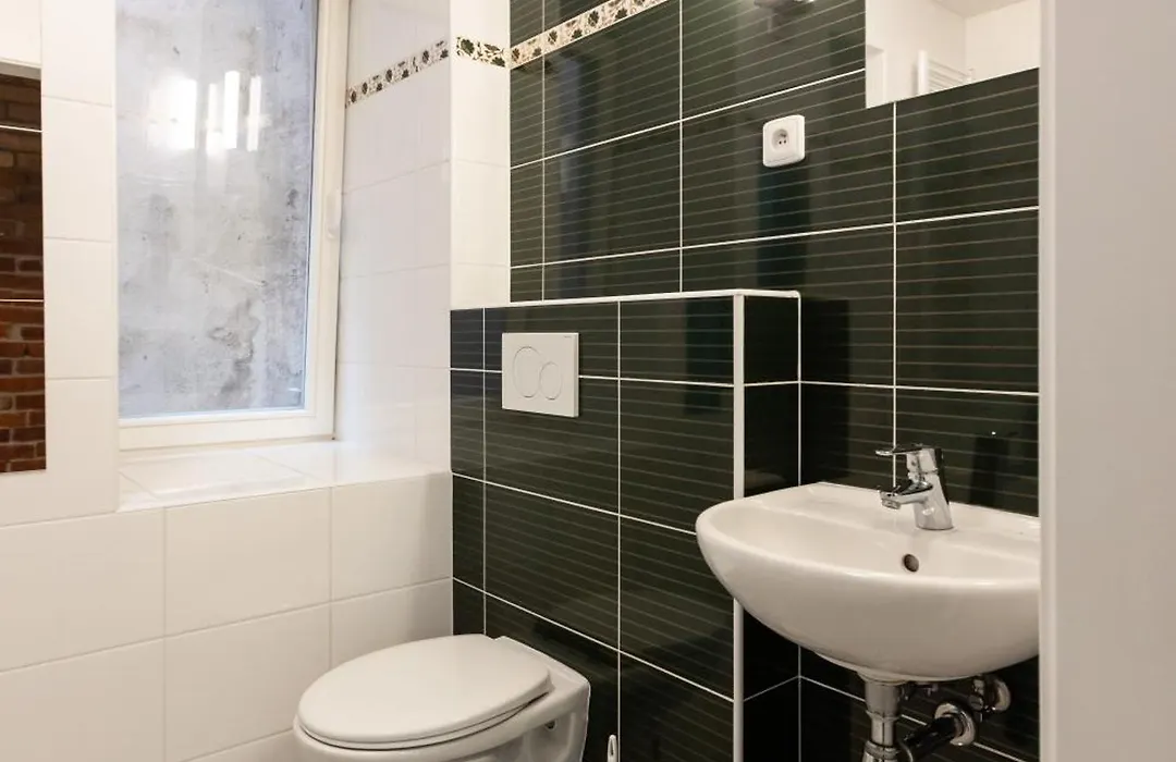 Spacious Apartment In Quiet Courtyard Near Charles Bridge-1